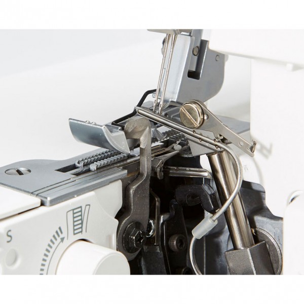 Фото 8: Janome AirThread 2000D Pro