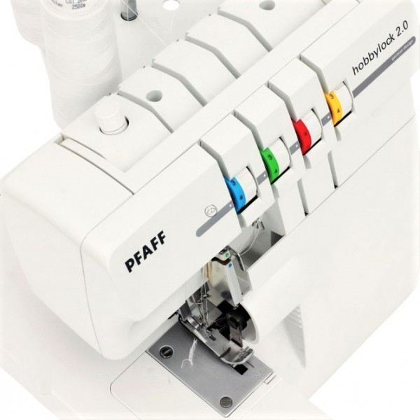 Фото 6: Pfaff HobbyLock 2.0