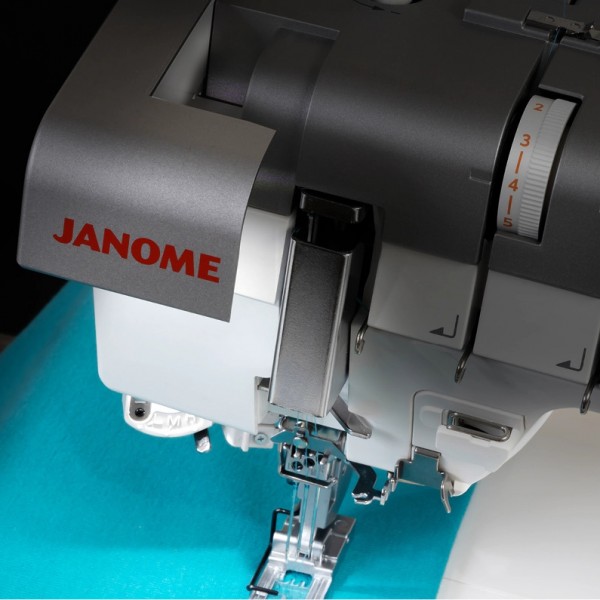 Фото 11: Janome CoverPro 3000 Professional