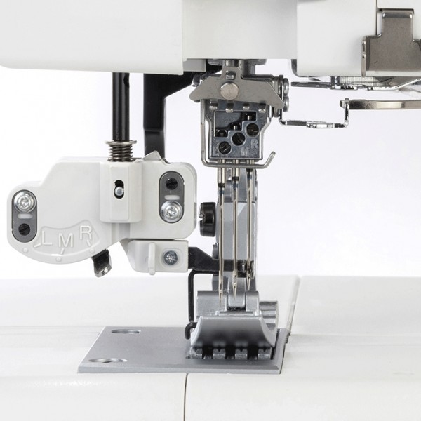 Фото 7: Janome CoverPro 3000 Professional