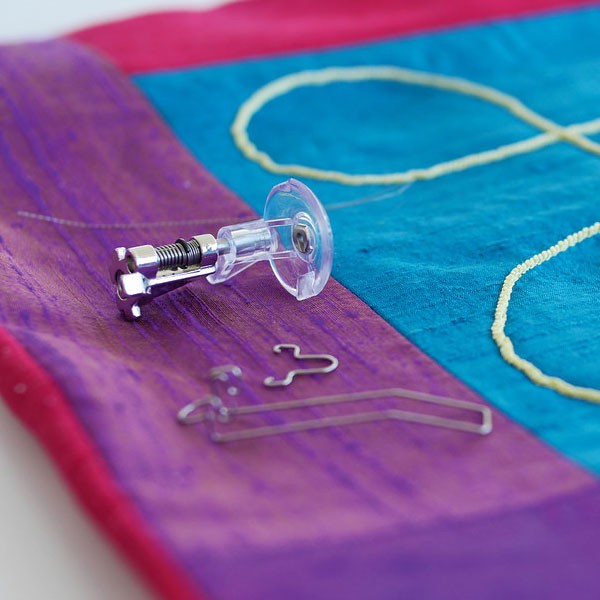 Фото 2: Нитенаправитель шнура к лапке Bernina №43 0330805000