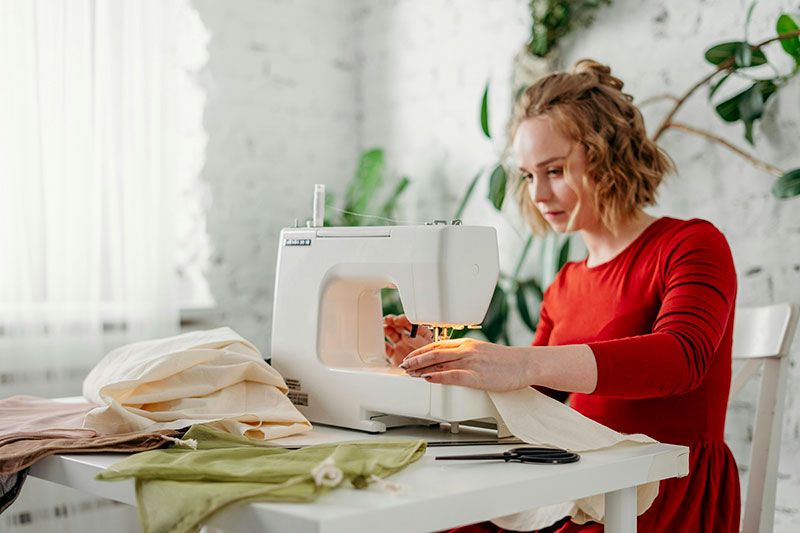 Какую швейную машинку купить для дома