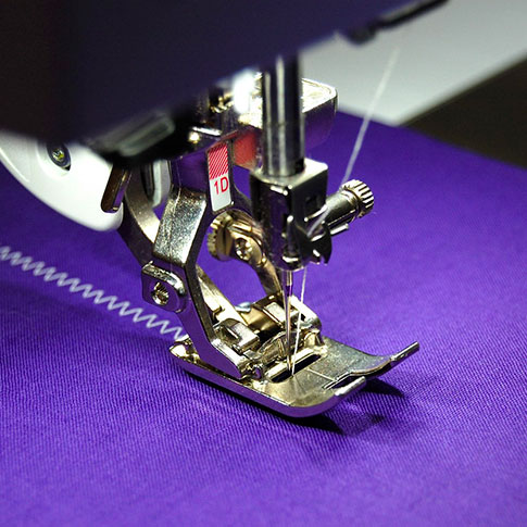 Швейная машинка не шьет зигзагом: в чём причина и как это исправить